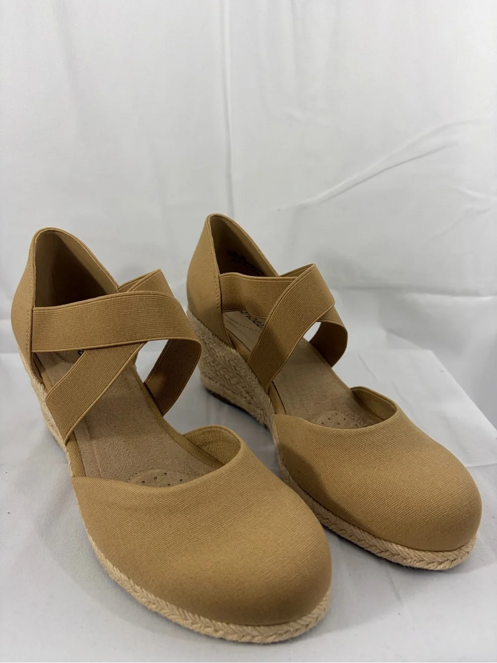 NWT Easy Street Women’s Size 8 Tan Espadrille Wedge Pumps with Crisscross Straps